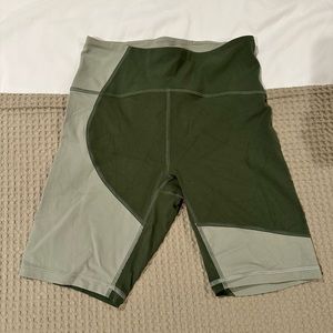 Lululemon Nulu Colour Block High-Rise Short 8"